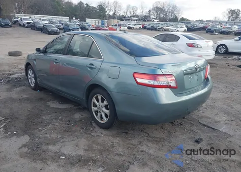 2011 Toyota Camry Le z USA, uszkodzony, nr VIN 4T1BF3EK8BU743810